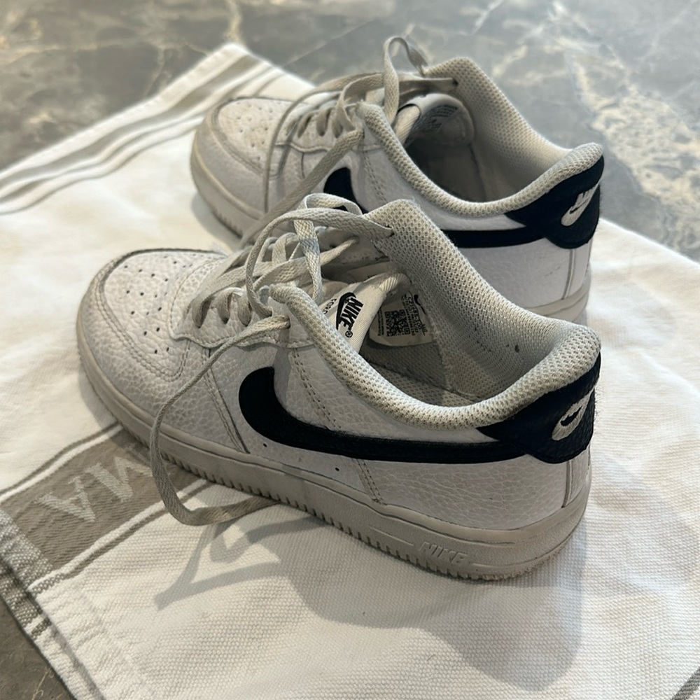 Boys Nike US 2Y Air Force 1 running shoes for sale (black Nike swoosh)